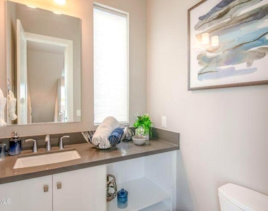 3105 N 71st Street - Photo Thumbnail 9