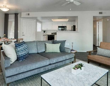 3255 S Dorsey Lane - Photo Thumbnail 4