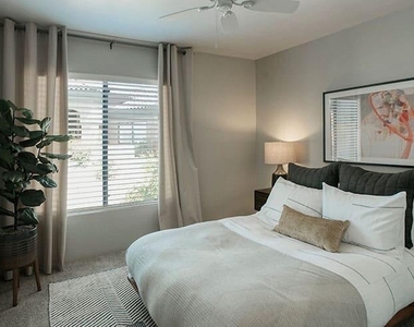 3255 S Dorsey Lane - Photo Thumbnail 8
