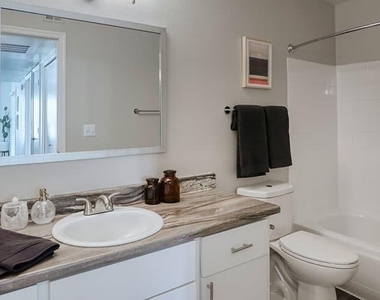 3255 S Dorsey Lane - Photo Thumbnail 8