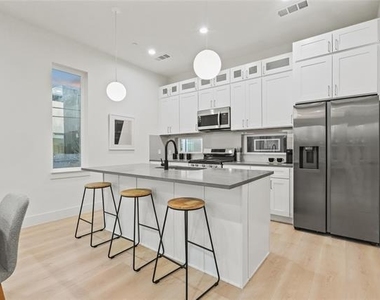 2101 N Prairie Avenue - Photo Thumbnail 9