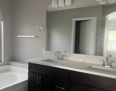 7211 W Irma Lane - Photo Thumbnail 9