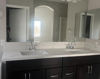 7211 W Irma Lane - Photo Thumbnail 8