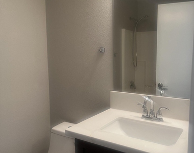 7211 W Irma Lane - Photo Thumbnail 10