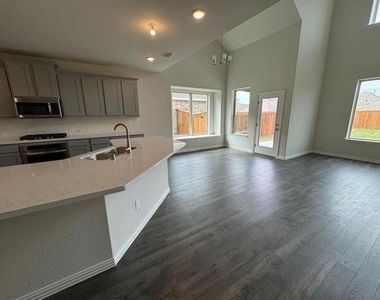 1201 Indianola - Photo Thumbnail 5