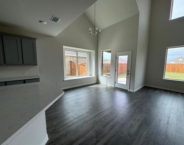 1201 Indianola - Photo Thumbnail 8