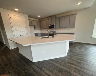 1201 Indianola - Photo Thumbnail 4