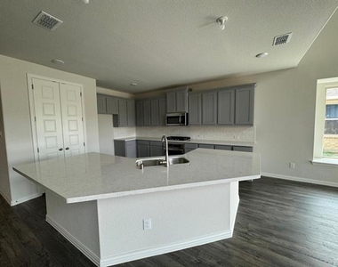 1201 Indianola - Photo Thumbnail 7