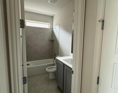 1201 Indianola - Photo Thumbnail 14