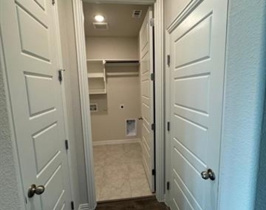 1201 Indianola - Photo Thumbnail 15