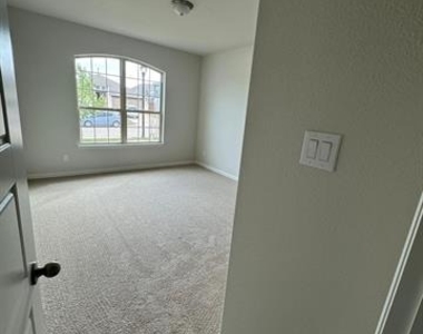 1201 Indianola - Photo Thumbnail 9