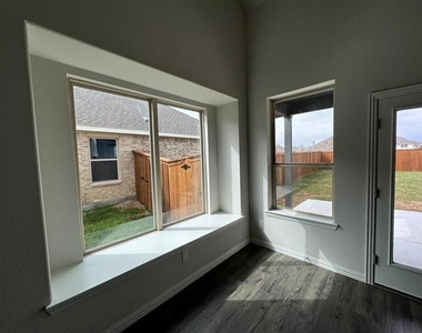 1201 Indianola - Photo Thumbnail 17
