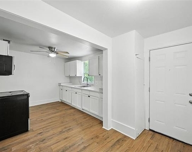 903 W Baker Street - Photo Thumbnail 4