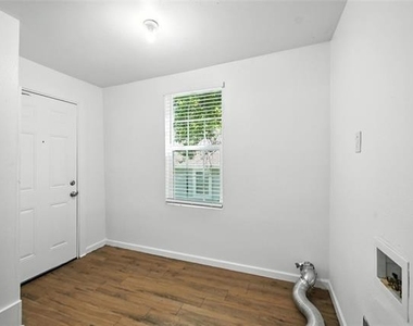 903 W Baker Street - Photo Thumbnail 8