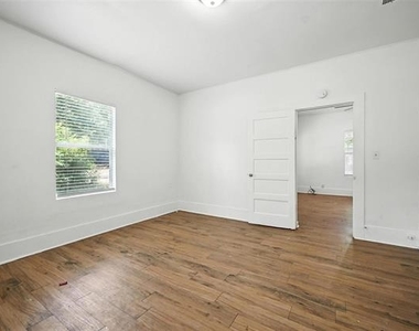 903 W Baker Street - Photo Thumbnail 7