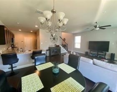 432 Hunt Drive - Photo Thumbnail 3