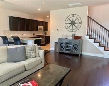 432 Hunt Drive - Photo Thumbnail 7