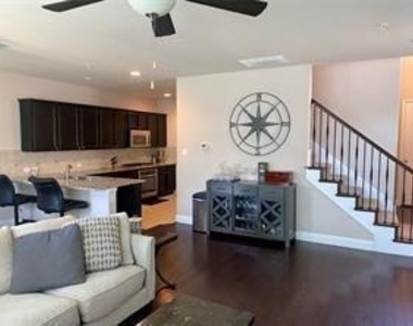 432 Hunt Drive - Photo Thumbnail 10
