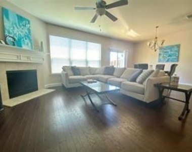 432 Hunt Drive - Photo Thumbnail 2