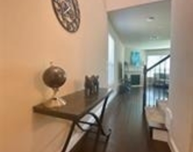 432 Hunt Drive - Photo Thumbnail 6