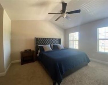 432 Hunt Drive - Photo Thumbnail 25
