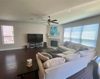432 Hunt Drive - Photo Thumbnail 1