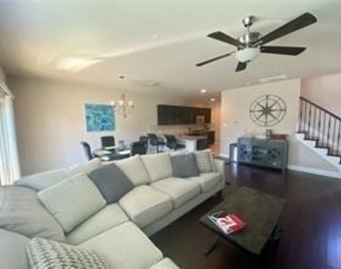 432 Hunt Drive - Photo Thumbnail 8
