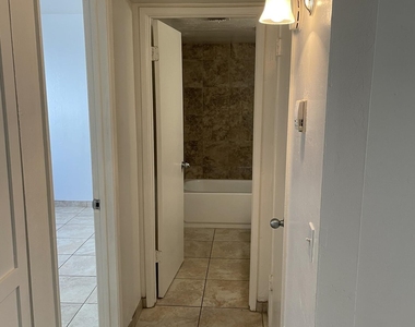 1222 E Mountain View Road - Photo Thumbnail 4