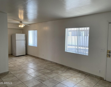 1222 E Mountain View Road - Photo Thumbnail 2