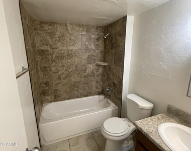 1222 E Mountain View Road - Photo Thumbnail 6