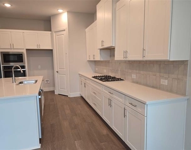 11539 Pinto Street - Photo Thumbnail 9