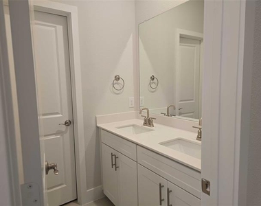11539 Pinto Street - Photo Thumbnail 6