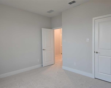 11539 Pinto Street - Photo Thumbnail 4