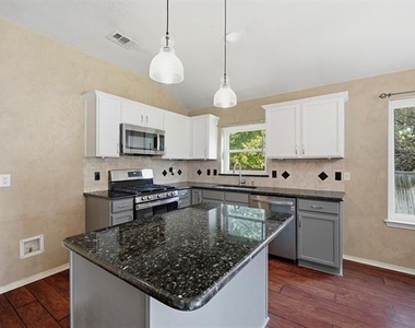 2304 Pheasant Run - Photo Thumbnail 6