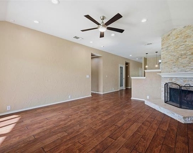 2304 Pheasant Run - Photo Thumbnail 12