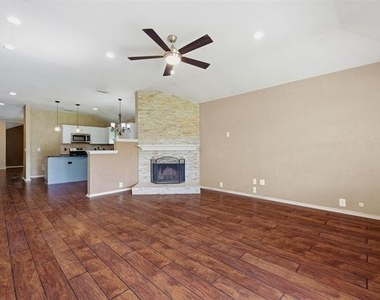 2304 Pheasant Run - Photo Thumbnail 11