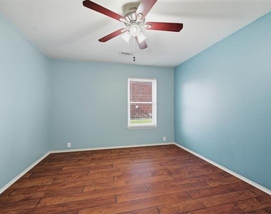 2304 Pheasant Run - Photo Thumbnail 16