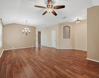 2304 Pheasant Run - Photo Thumbnail 3