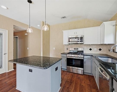 2304 Pheasant Run - Photo Thumbnail 7