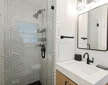 2641 Boyd Avenue - Photo Thumbnail 11
