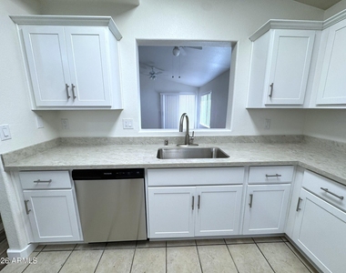 12710 W Ash Street - Photo Thumbnail 6