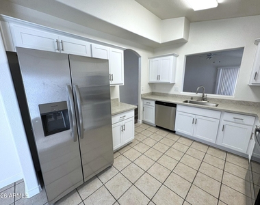 12710 W Ash Street - Photo Thumbnail 3