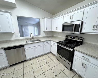 12710 W Ash Street - Photo Thumbnail 7
