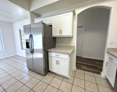 12710 W Ash Street - Photo Thumbnail 4