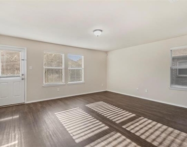 1452 Willoughby Way - Photo Thumbnail 5