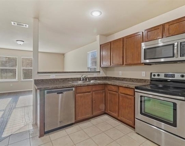 1452 Willoughby Way - Photo Thumbnail 8