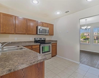 1452 Willoughby Way - Photo Thumbnail 7