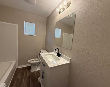 234 Clyde Street - Photo Thumbnail 7