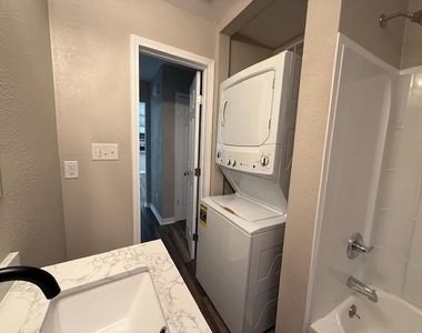 234 Clyde Street - Photo Thumbnail 9