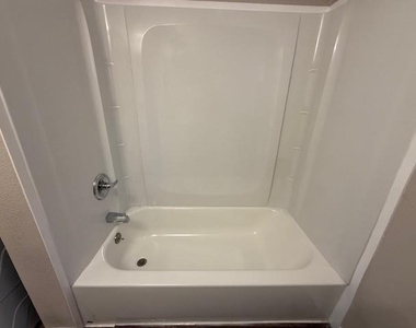 234 Clyde Street - Photo Thumbnail 8